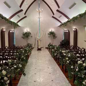 チャペルは天井が高く、音がよく響きます。音楽の響きが良さそう。