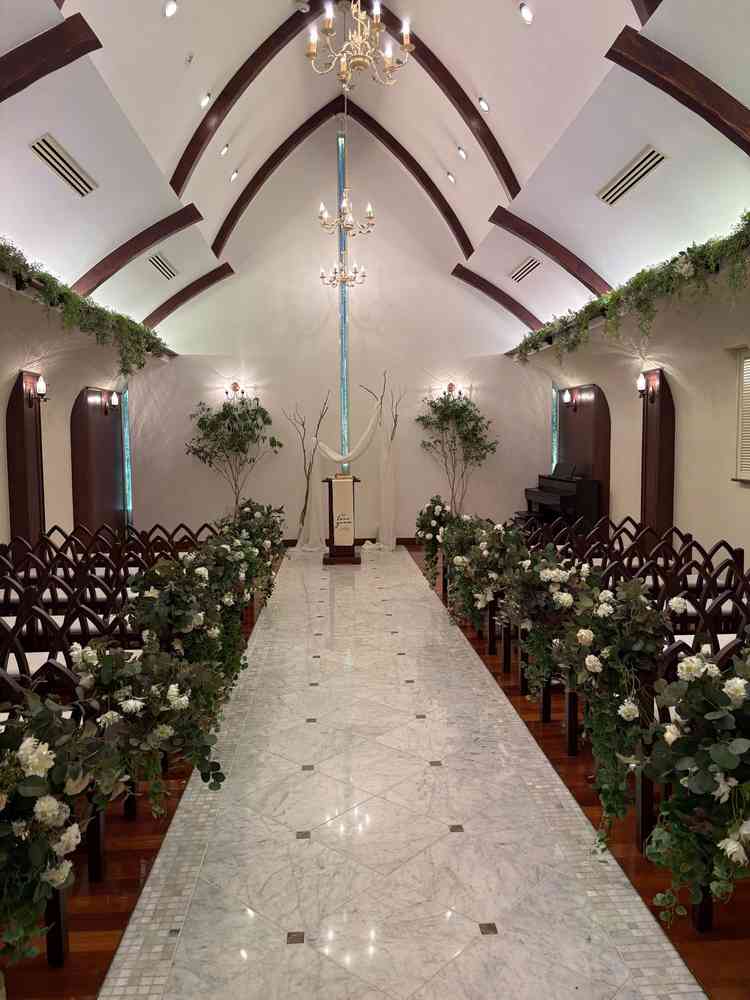 チャペルは天井が高く、音がよく響きます。音楽の響きが良さそう。