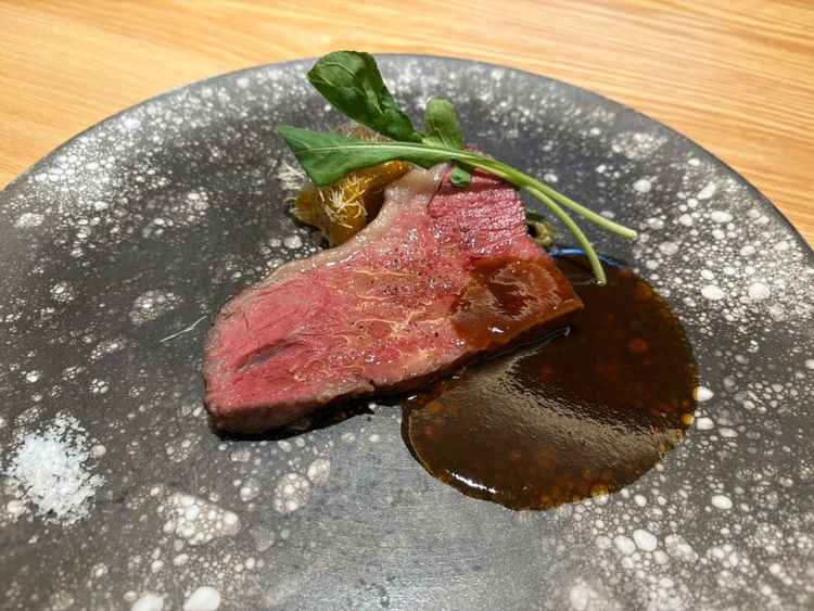 試食でいただいたローストビーフ。ローストビーフと思えない程の厚みと柔らかさで感動した。