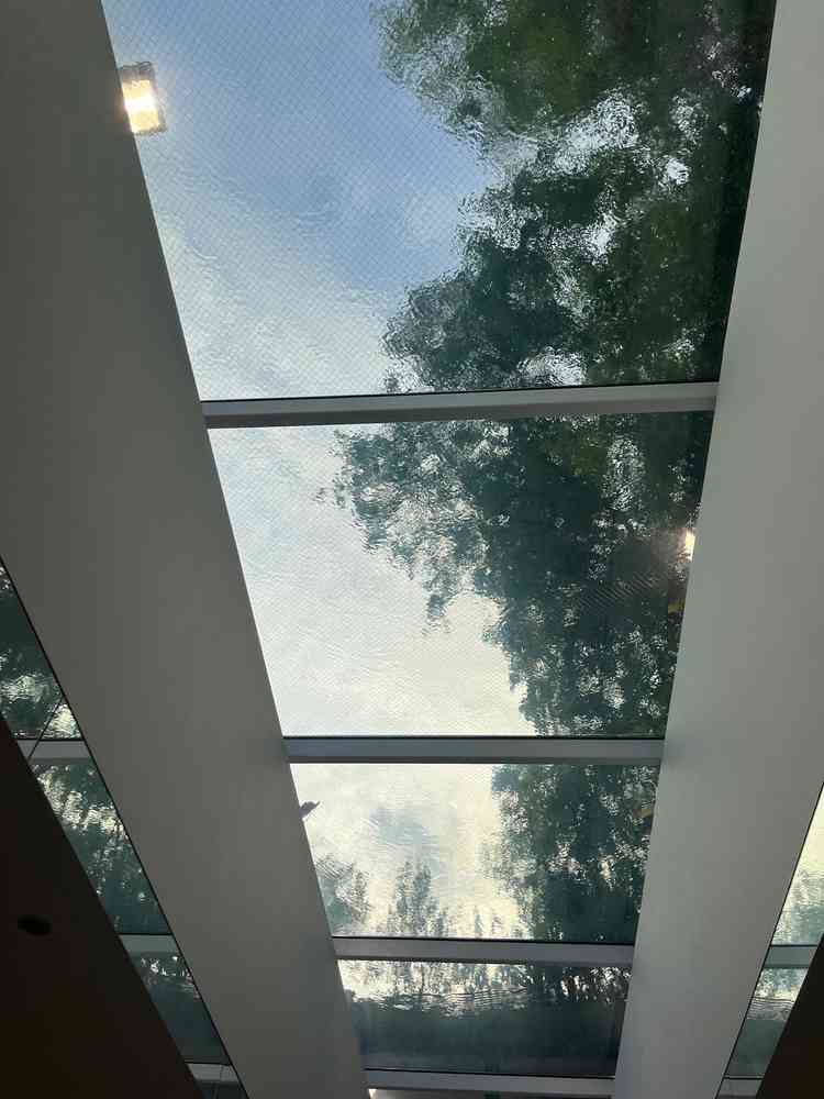 チャペル天井部分には、お水が流れます。