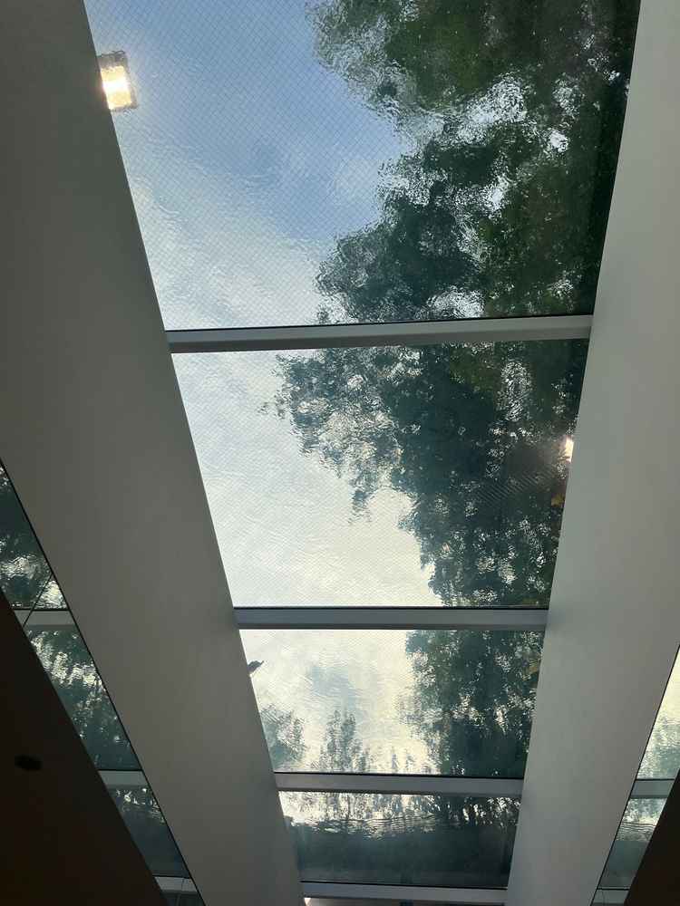 チャペル天井部分には、お水が流れます。