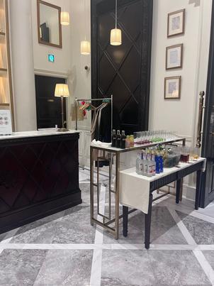 ゲスト用ロビー。ウェルカムドリンクを持って会場に入るそうです。