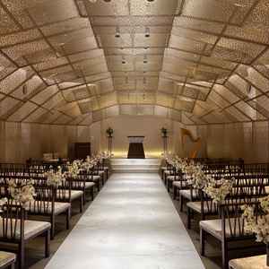 アロマ香る上質なチャペル。