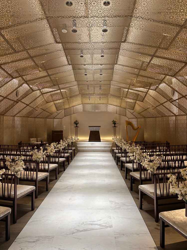 アロマ香る上質なチャペル。