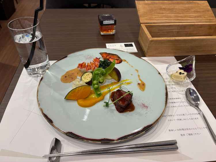 メインのお魚、お肉をワンプレートでいただきました。どれもすごく美味しかったです！