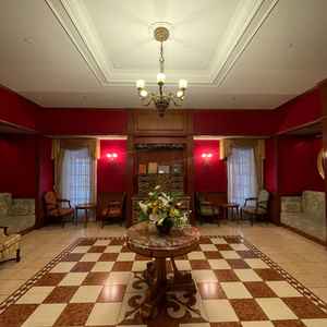 チャペル前の待機スペース。普段は人が通行できますが、入場前は貸切空間になるみたいです。