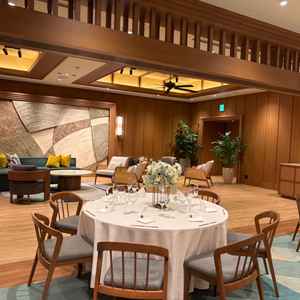 披露宴会場。リビングルームが付いていて、披露宴会場内で寛げるスペースがあった。