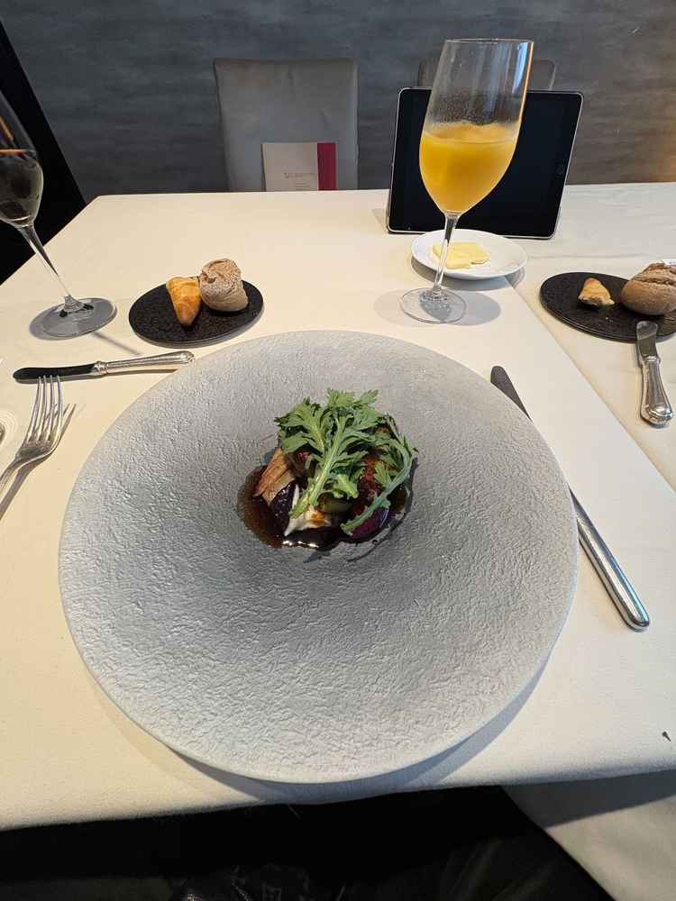 メインの肉料理になります。非常に美味しかったです。