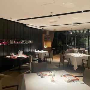 こじんまりとしていて、アットホームな雰囲気の披露宴になりそうで、リラックスして楽しめる印象でした。