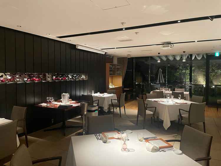 こじんまりとしていて、アットホームな雰囲気の披露宴になりそうで、リラックスして楽しめる印象でした。