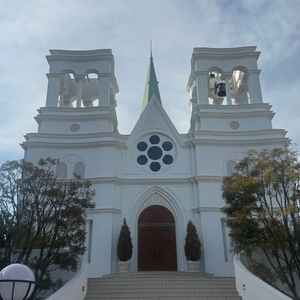 チャペルがとても大きく、開放感があり綺麗で印象的でした。