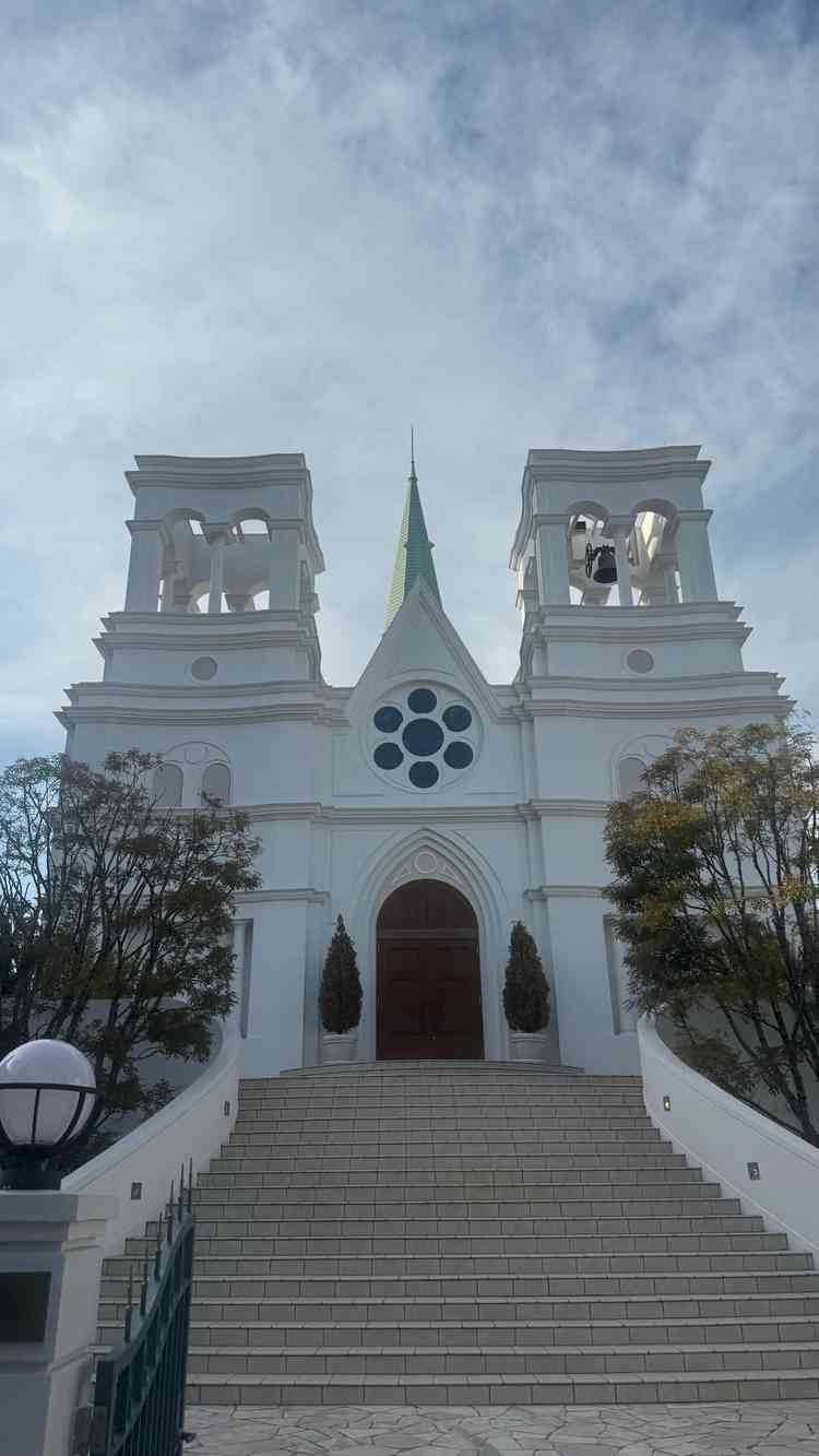 チャペルがとても大きく、開放感があり綺麗で印象的でした。