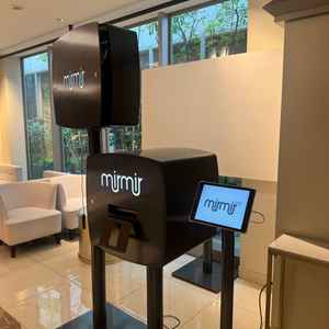 ゲストが自由に楽しめるフォトブース。写真撮影を通して会話が弾みそうだと感じました。