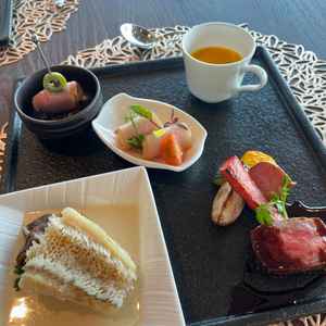 季節の食材を取り入れたシェフのこだわり試食