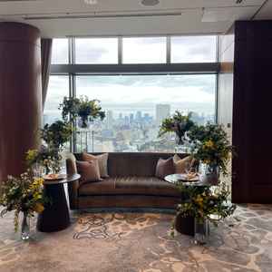 披露宴会場① こちらの会場からは庭園が見え景色が綺麗だった。