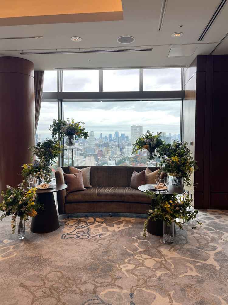 披露宴会場① こちらの会場からは庭園が見え景色が綺麗だった。