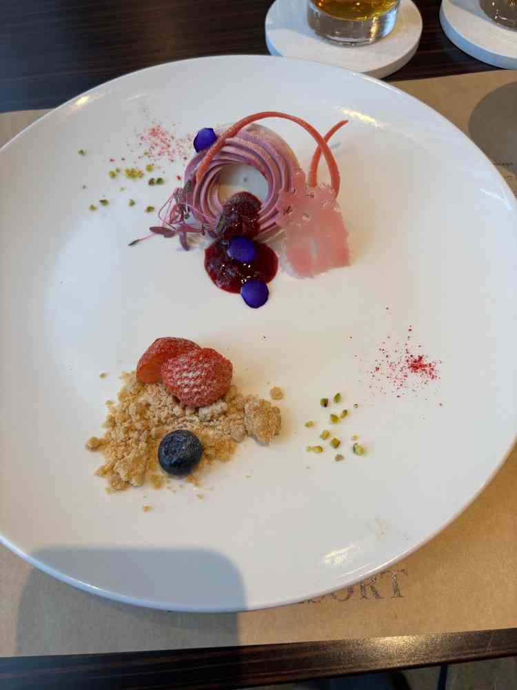 試食会で食べたア・ラ・モードパレ&ザ・リゾート〜パティシエ特製スイーツですチーズケーキのようなもので