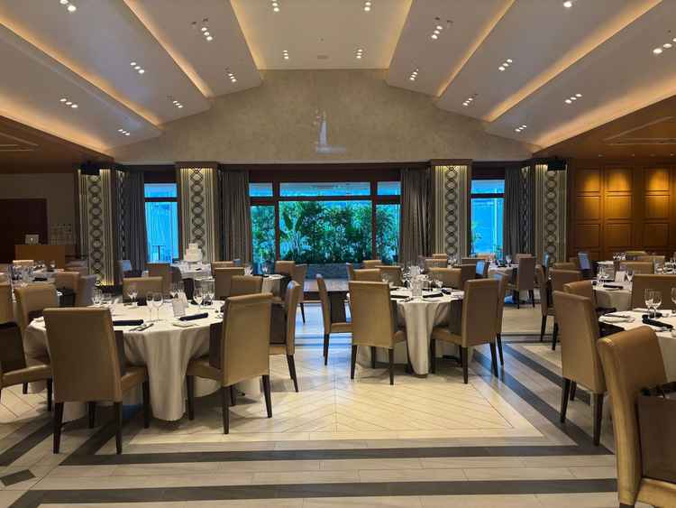 大人数向けのアプローズという披露宴会場です