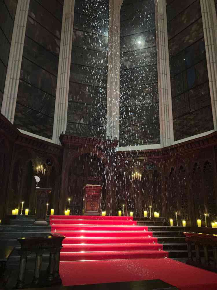 演出のスノー。神秘的でした。