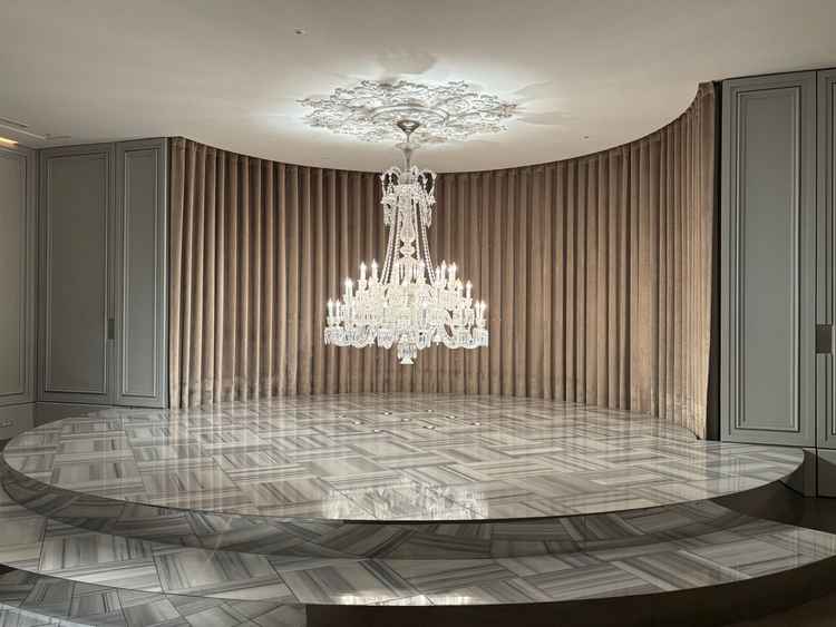 チャペルのシャンデリア