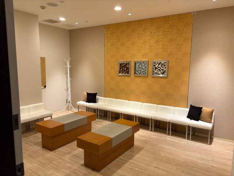 親族用の控室が、新婦用と新郎用それぞれ用意されており、それぞれの部屋が広い点が非常に良いと感じた。