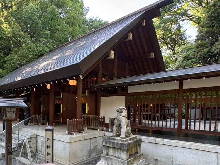 乃木神社の御社殿の写真。