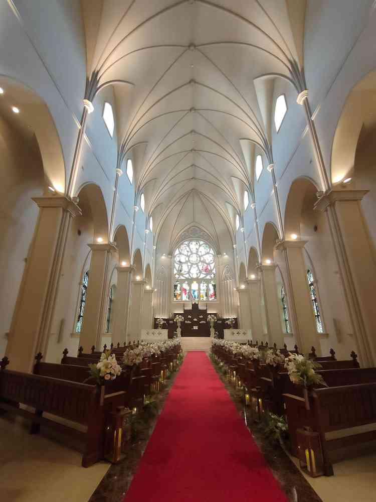 別の式場を見せていただきこちらも聖堂で雰囲気が変わりました。