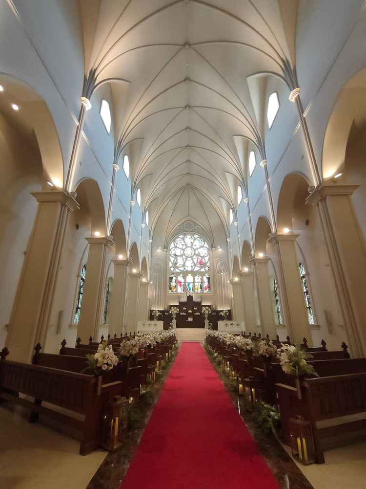 別の式場を見せていただきこちらも聖堂で雰囲気が変わりました。