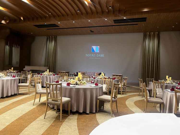 披露宴会場のプロジェクター　実際のイメージ映像を流してもらい確認した。