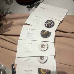 各テーブルに置いてあるメニュー。レストランウェディングならではのこだわりを感じた。