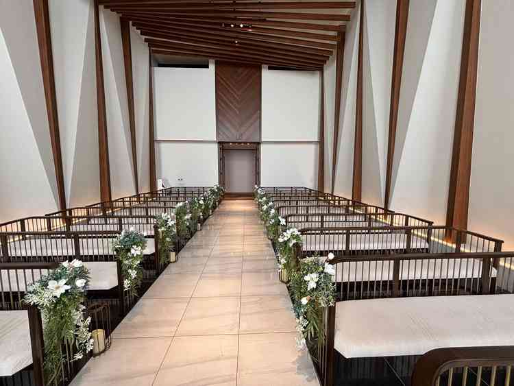 参列者の席はクッション性があり、座りやすいものでした。