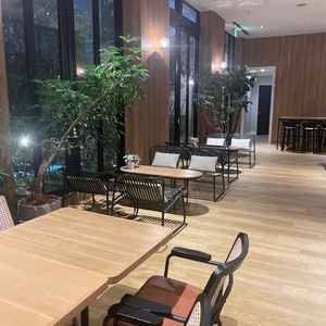 ゲストの待合室。別角度から（左の窓の奥はチャペル）