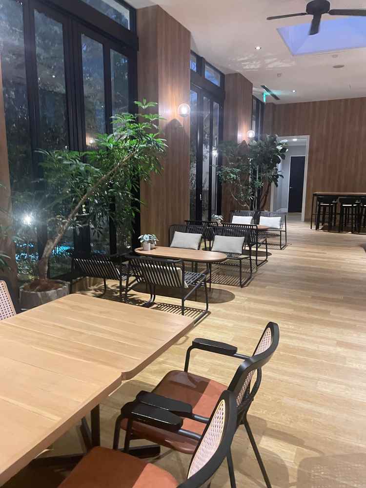 ゲストの待合室。別角度から（左の窓の奥はチャペル）