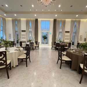 披露宴会場。白が基調で広々としていてよかった。