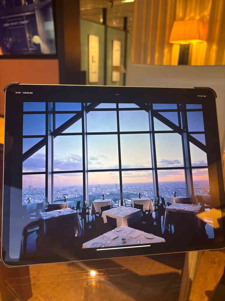 式の前後に写真を撮る時間が沢山あり、高層ビルを背景としたお写真も撮れるとのこと。