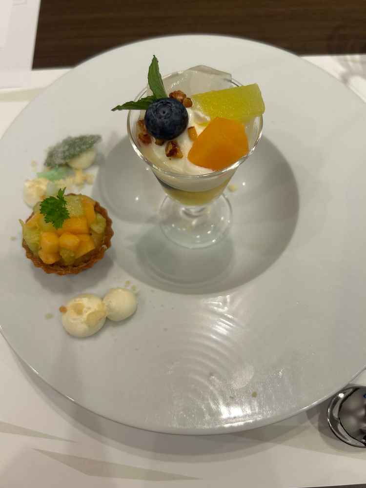 試食のデザート。季節のメロンを使用しており美味しかったです。