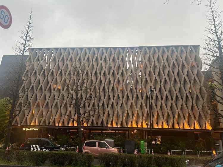 石造りの外観がスタイリッシュでかっこいい！