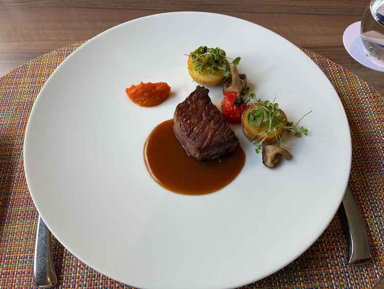 お肉はもちろん、付け合わせのじゃがいもが絶品