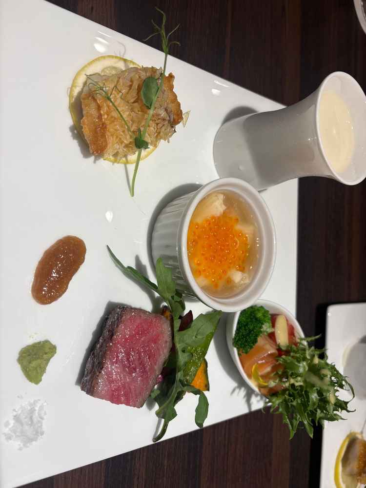 食事も彩りと食感が楽しい