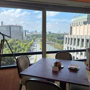 皇居前の大通りを一望できる新郎新婦用客室