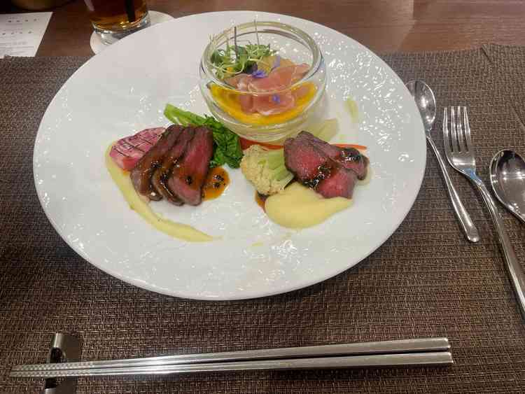 魚介が苦手だったので、お肉や生ハムなどに変更していただきました。味の濃さや味もとても気に入りました。