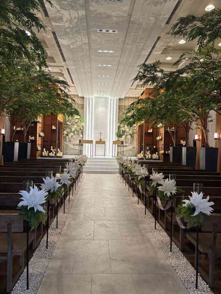 表参道のケヤキ並木をイメージした木と温かみのあるライトアップが気に入りました！