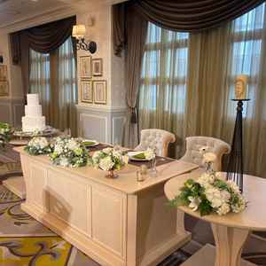 披露宴会場もゲストと距離が近く、ホテルウエディングの雰囲気を楽しみつつ、話もたくさんできる点が魅力