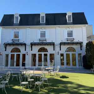 披露宴会場は1棟貸切のようで、外見だけでも綺麗でした。