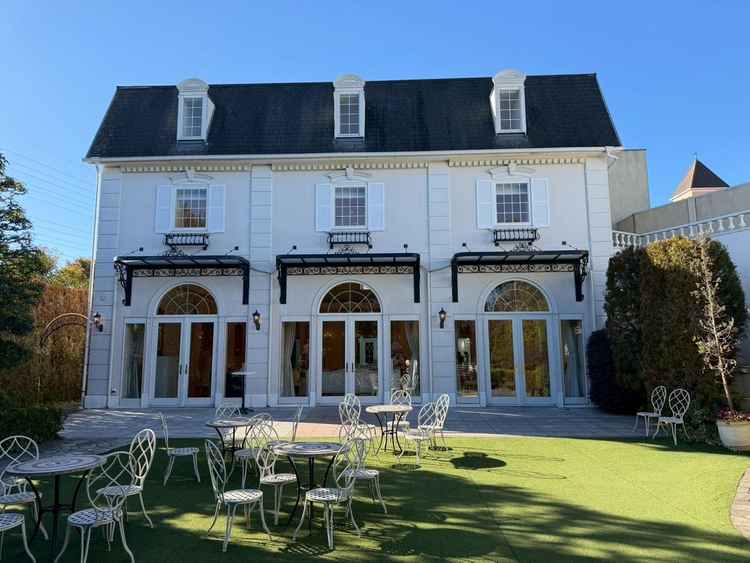 披露宴会場は1棟貸切のようで、外見だけでも綺麗でした。