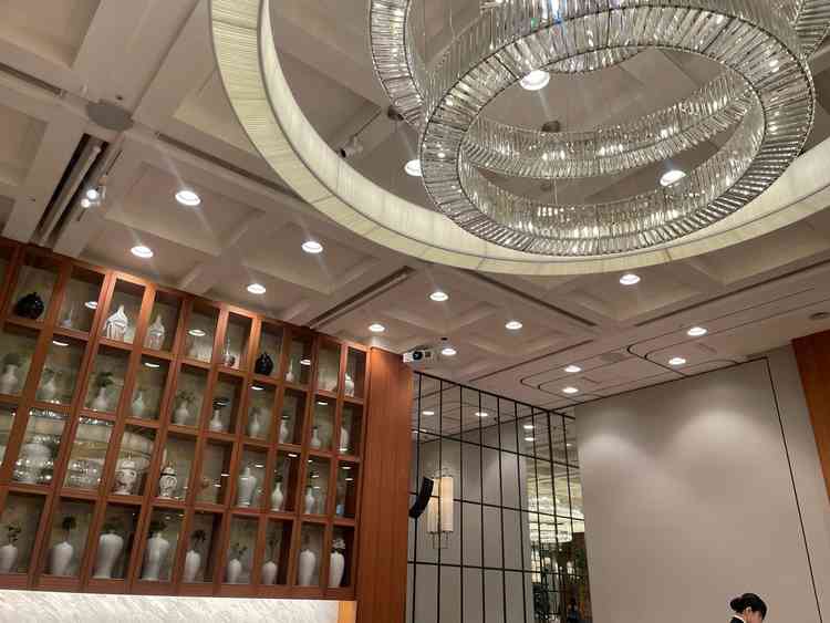 披露宴会場のシャンデリア