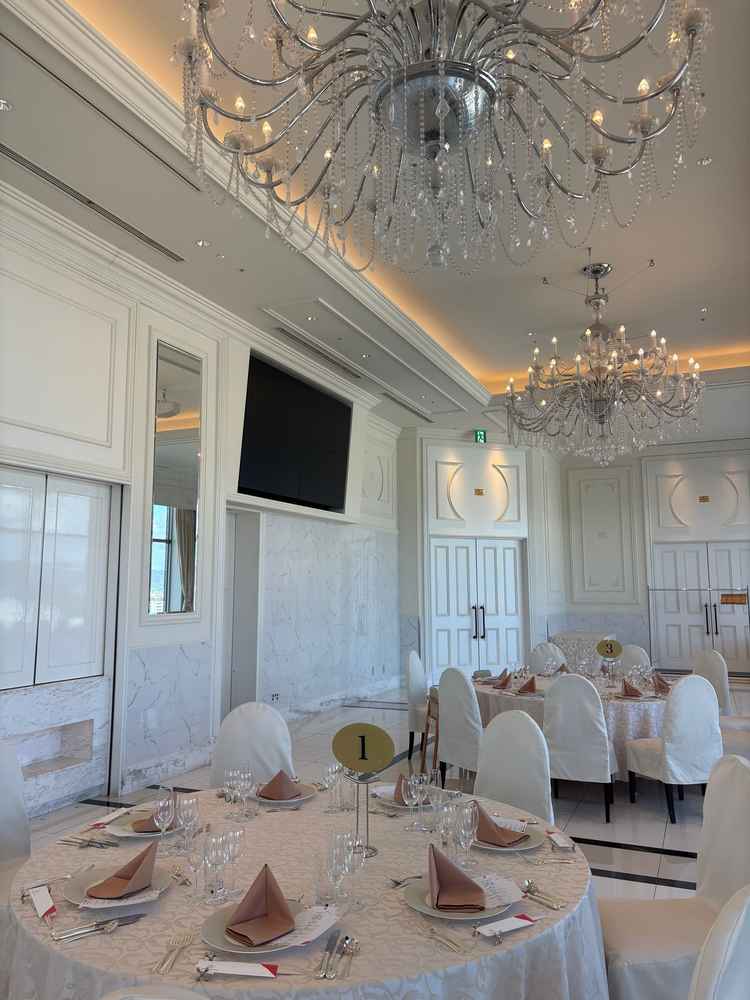 2番目に広い披露宴会場。扉を開オープンキッチンになっているので出来立てのご飯を食べることができます。