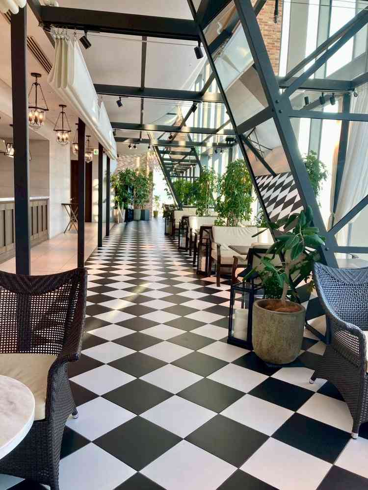 ウェルカムスペース。カフェのような雰囲気でゲストも寛げる空間です。