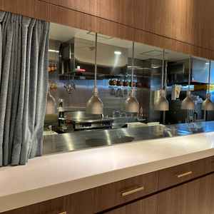 披露宴会場が2つあり1つはオープンキッチンがあってゲストと一緒に料理も楽しめるのはいいと思った。