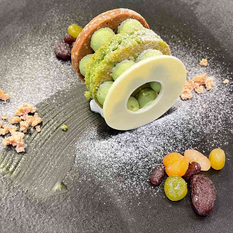 もともとレストランだった会場のため、料理もおいしい。